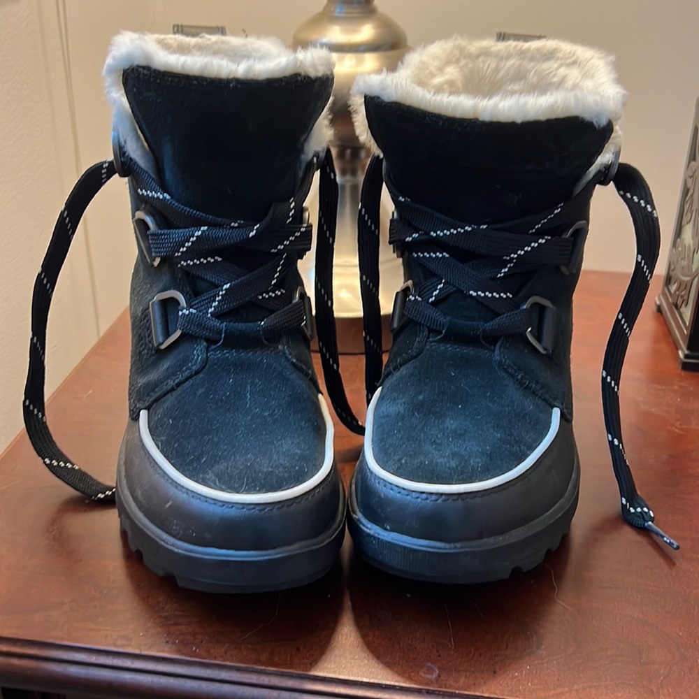 Sorel WOMEN'S TIVOLI IV BOOT size 7, worn a few times, perfect for fall & winter